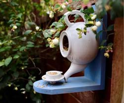 Teapot birdfeeder